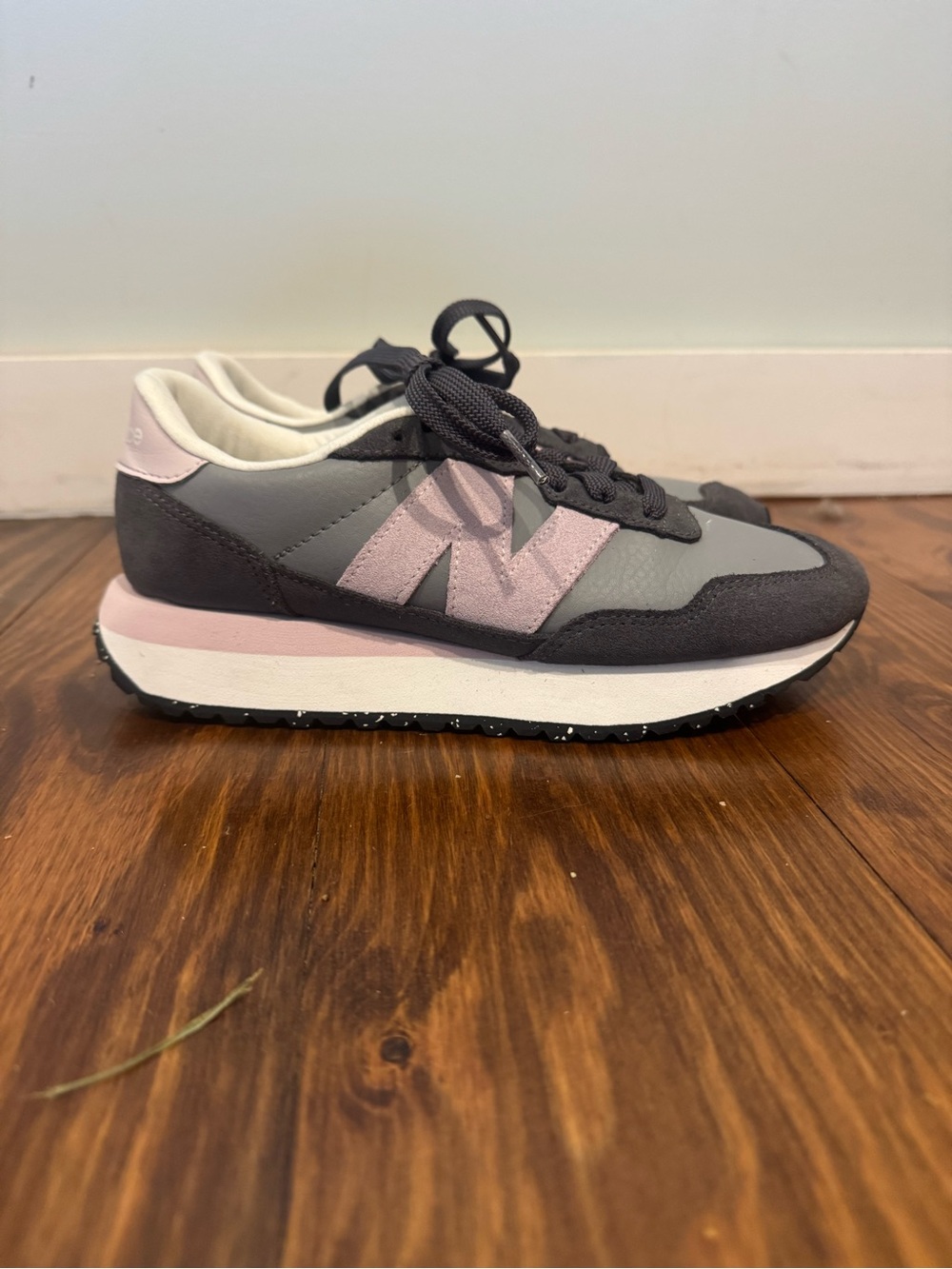 New Balance 275 Women's Charcoal Gray & Pale Pink Retro Runner Sneakers